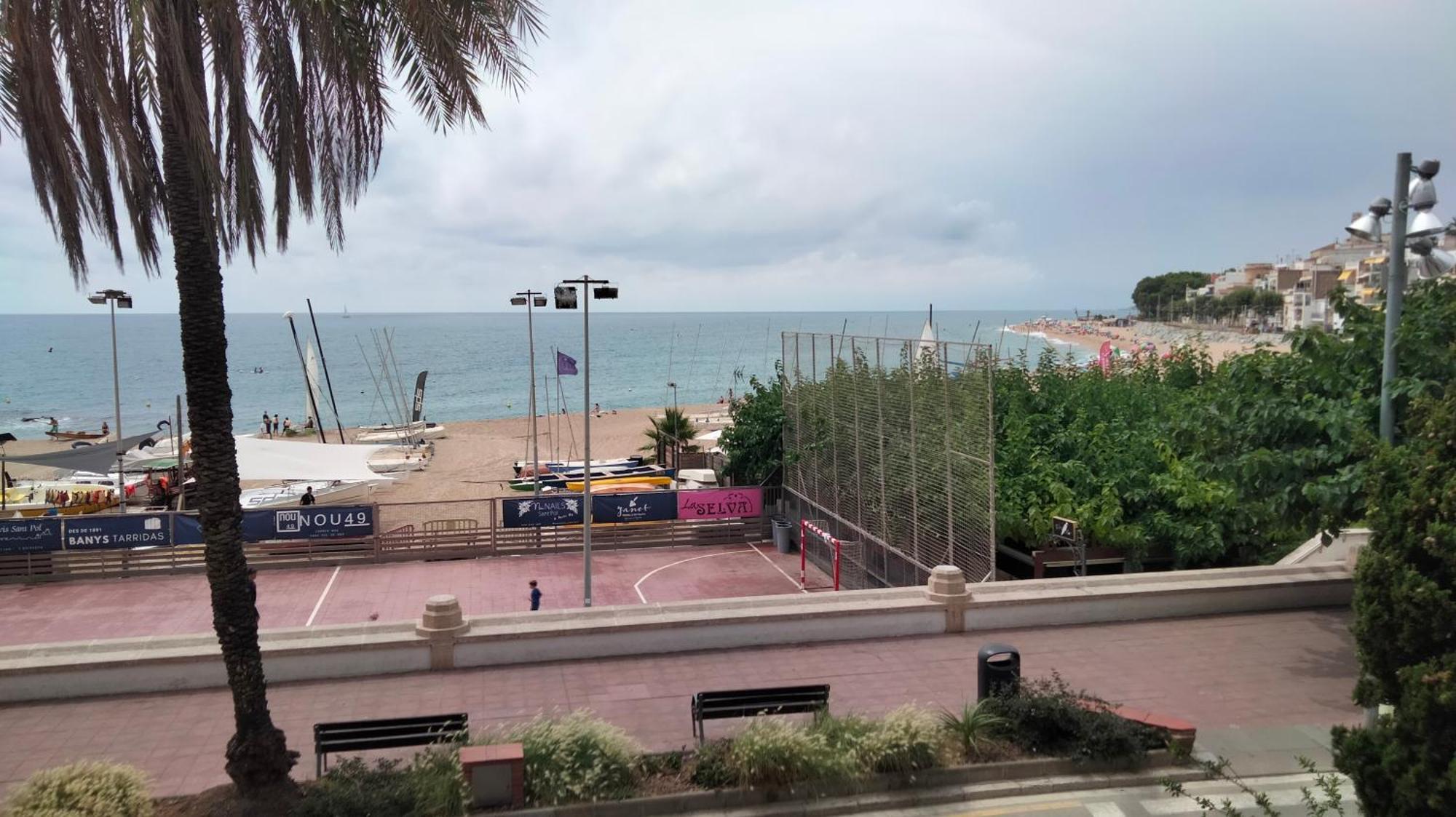 Beachfront Apartment With Private Parking Sant Pol De Mar Dış mekan fotoğraf